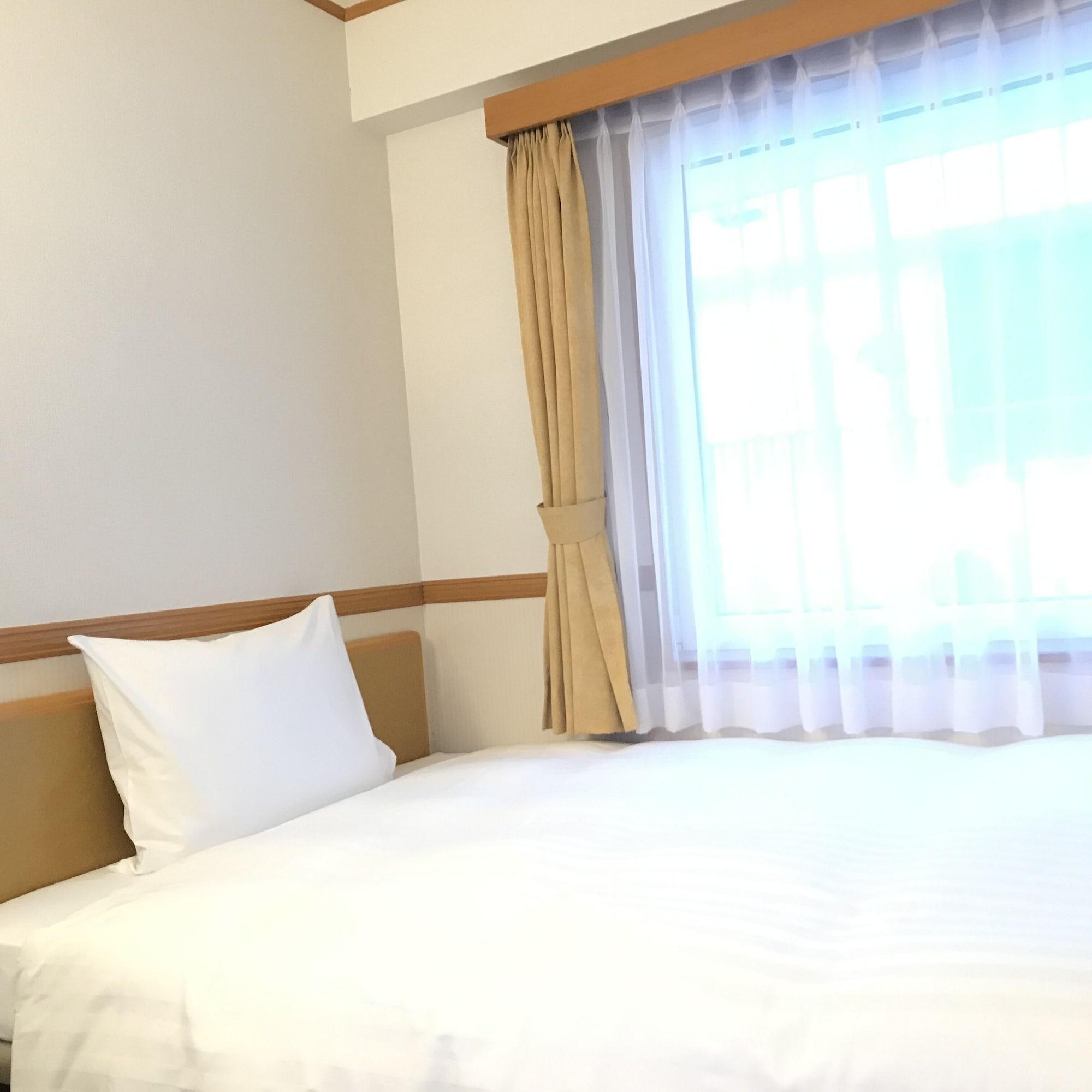 Toyoko Inn Yokohama Tsurumi Eki Higashi Guchi Екстер'єр фото