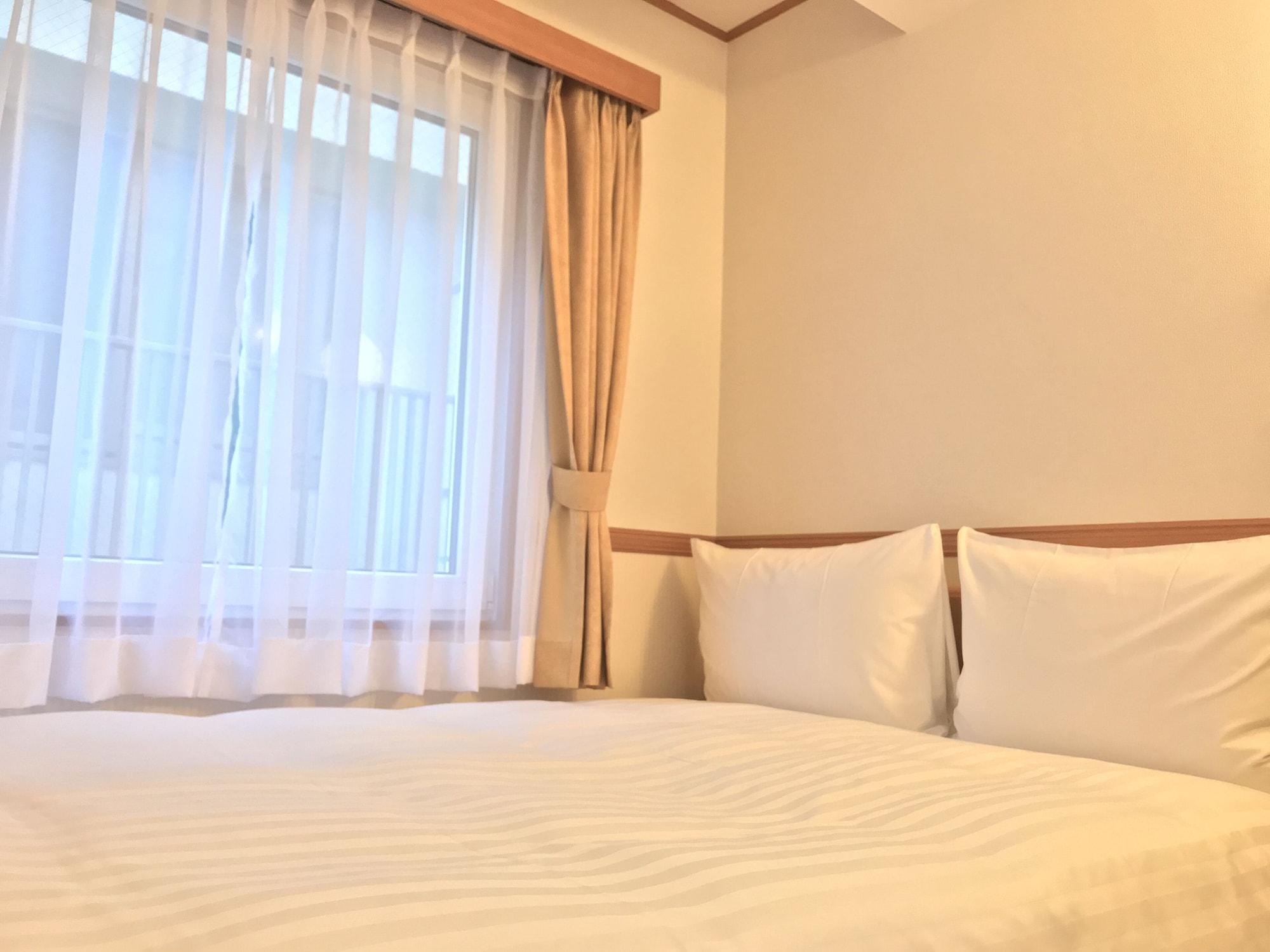 Toyoko Inn Yokohama Tsurumi Eki Higashi Guchi Екстер'єр фото