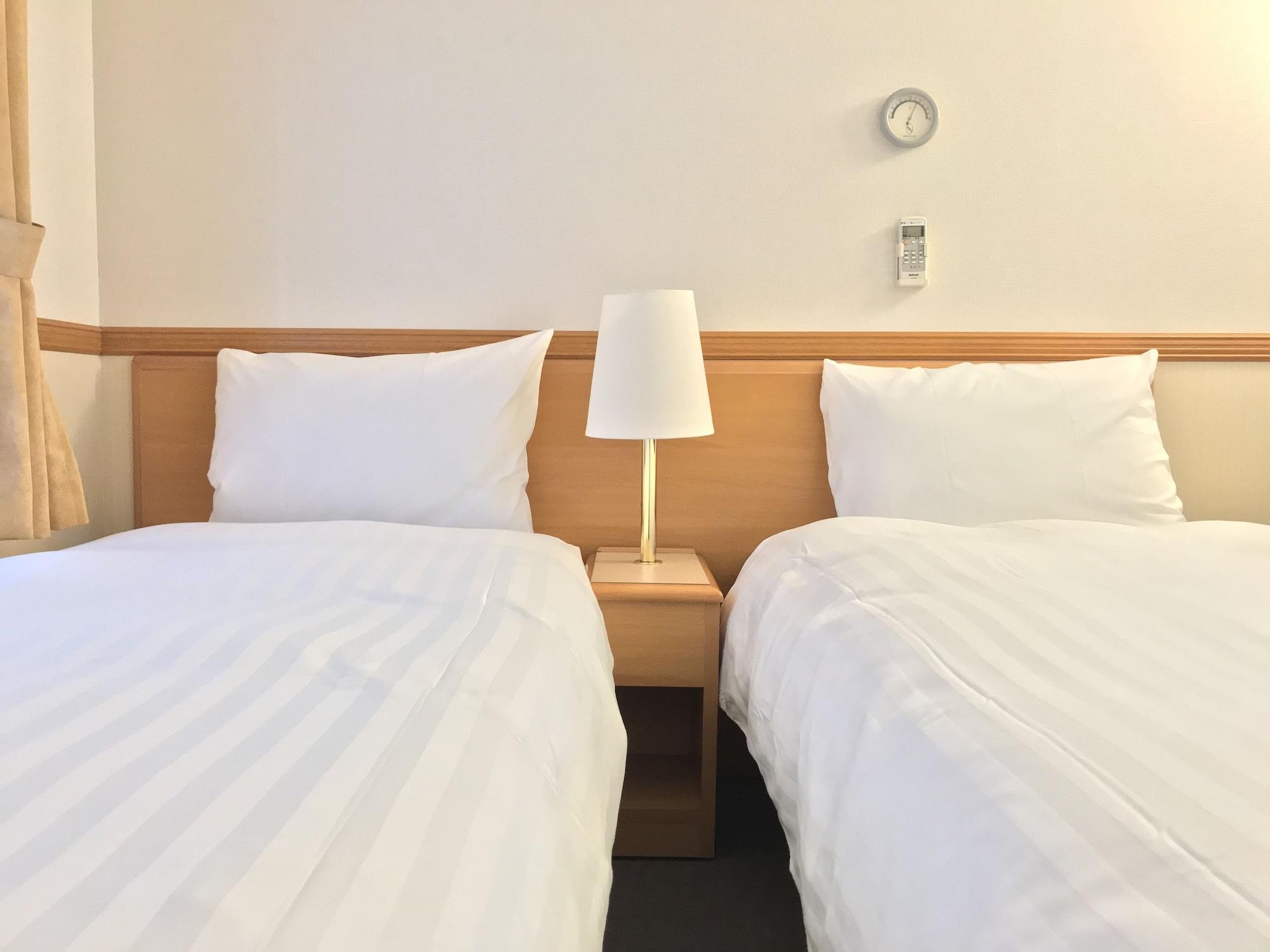 Toyoko Inn Yokohama Tsurumi Eki Higashi Guchi Екстер'єр фото