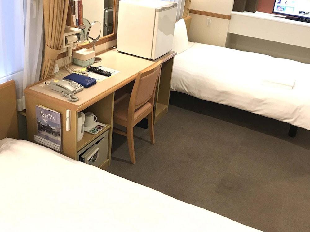Toyoko Inn Yokohama Tsurumi Eki Higashi Guchi Екстер'єр фото