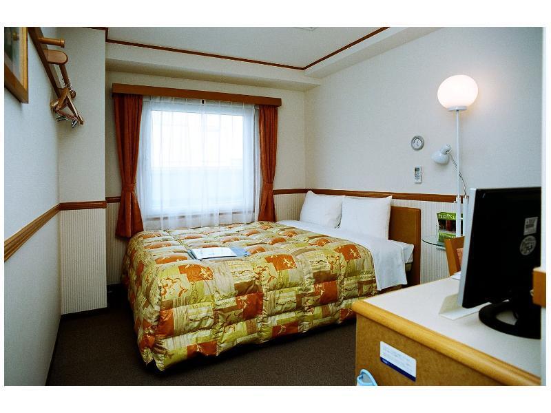 Toyoko Inn Yokohama Tsurumi Eki Higashi Guchi Екстер'єр фото
